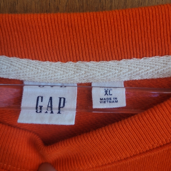 Womens GAP sweatshirt - Picture 2 of 3